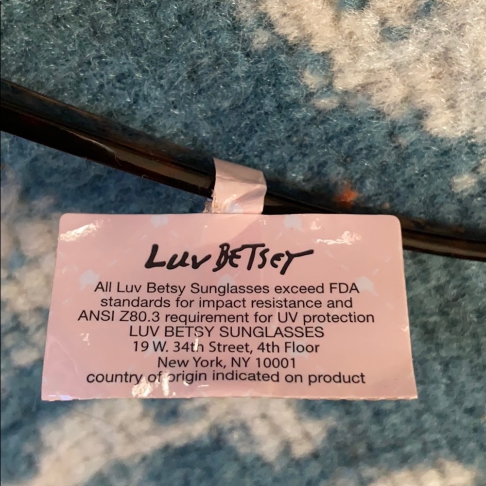 Betsey Johnson tortoiseshell retro cat eye sunnies - Picture 3 of 7